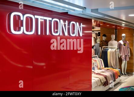 Hongkong, China. Mai 2021. Australiens größter Bekleidungshändler Cotton auf dem Markt in Hongkong. (Foto von Budrul Chukrut/SOPA Images/Sipa USA) Quelle: SIPA USA/Alamy Live News Stockfoto