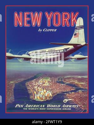 PAN AM 1950s New York USA von Clipper - Boeing 377 Über Manhattan Island - Pan American World Airways - Vintage Airline Travel Poster um 1950 Stockfoto