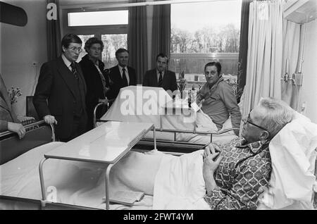 Assen, Tag nach dem Ende der Geiselnahme im Provinzhaus Stellvertretender Premierminister Hans - Nationalarchiv - 929-6258, Niederlande, Presseagentur des 20. Jahrhunderts, Foto, Nachrichten zu erinnern, Dokumentarfilm, historische Fotografie 1945-1990, visuelle Geschichten, Menschliche Geschichte des zwanzigsten Jahrhunderts, Momente in der Zeit festzuhalten Stockfoto