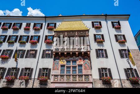 Blick auf das Goldene Dachl in Innsbruck, Österreich Stockfoto