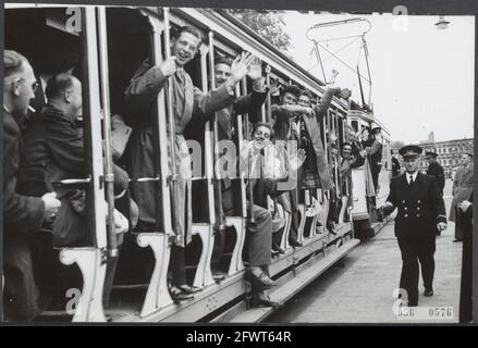 25 Jahre Ned. Ver. Van Belangstellen in Spoor- en Tramwezen mit altmodischem offenen Straßenbahnwagen nach Kurhaus, 16. Juni 1956, Jubiläen, Eisenbahnen, Streetcars, Streetcars, Verbände, Niederlande, Foto der Presseagentur des 20. Jahrhunderts, News to remember, Dokumentarfilm, historische Fotografie 1945-1990, visuelle Geschichten, Menschliche Geschichte des zwanzigsten Jahrhunderts, Momente in der Zeit festzuhalten Stockfoto