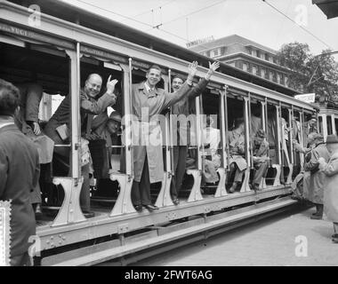 25 Jahre Ned. Ver. Van Belangstellenden in Spoor- en Tramwezen mit altmodischem offenen Straßenbahnwagen nach Kurhaus, 16. Juni 1956, Eisenbahnen, Straßenbahnen, Straßenbahnindustrie, Verbände, Niederlande, Presseagentur des 20. Jahrhunderts, Foto, Nachrichten zu erinnern, Dokumentarfilm, historische Fotografie 1945-1990, visuelle Geschichten, Menschliche Geschichte des zwanzigsten Jahrhunderts, Momente in der Zeit festzuhalten Stockfoto