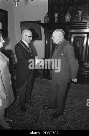 Neujahrsempfang Bürgermeister Samkalden. Herr van Rijswijk und Bürgermeister Samkalden, 2. Januar 1969, Bürgermeister, Empfänge, Niederlande, Presseagentur des 20. Jahrhunderts, Foto, Nachrichten zum erinnern, Dokumentarfilm, historische Fotografie 1945-1990, visuelle Geschichten, Menschliche Geschichte des zwanzigsten Jahrhunderts, Momente in der Zeit festzuhalten Stockfoto