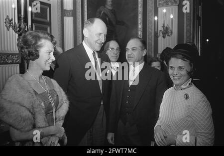 Neujahrsempfang von Minister LUNs in Treveszaal Den Haag, 2. Januar 1969, Neujahrsempfang, Minister, Niederlande, Presseagentur des 20. Jahrhunderts, Foto, Nachrichten zum erinnern, Dokumentarfilm, historische Fotografie 1945-1990, visuelle Geschichten, Menschliche Geschichte des zwanzigsten Jahrhunderts, Momente in der Zeit festzuhalten Stockfoto