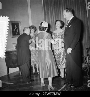 Neujahrsempfang der Minister LUNs und Beyen, 13. Januar 1956, Neujahrsempfang, Minister, Empfänge, Niederlande, Foto der Presseagentur des 20. Jahrhunderts, zu erinnerende Nachrichten, Dokumentarfilm, historische Fotografie 1945-1990, visuelle Geschichten, Menschliche Geschichte des zwanzigsten Jahrhunderts, Momente in der Zeit festzuhalten Stockfoto