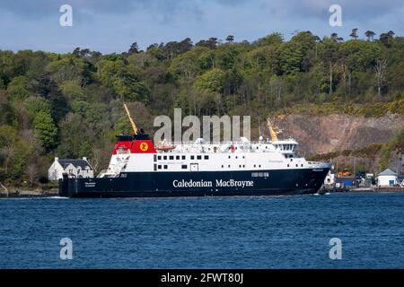 Die kaledonische MacBrayne-Fähre MV Finlaggan fährt von Port Askaig Isle of Islay nach Kennacraig, West Loch Tarbert, Argyll. Stockfoto