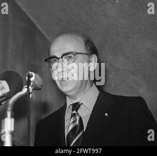 NKV-gewerkschaftsrat wählt W. L. J. Spit zum Vorsitzenden, Spit spricht (Leiter), 8. Oktober 1973, Vorsitzende, Niederlande, Presseagentur des 20. Jahrhunderts, Foto, Nachrichten zum erinnern, Dokumentarfilm, historische Fotografie 1945-1990, visuelle Geschichten, Menschliche Geschichte des zwanzigsten Jahrhunderts, Momente in der Zeit festzuhalten Stockfoto