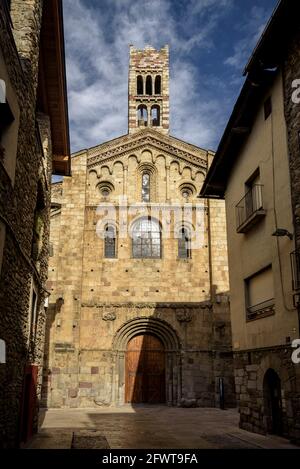 Außenfassade der Kathedrale La Seu d'Urgell (Alt Urgell, Katalonien, Spanien) ESP: Fachada Exterior de la Catedral de la Seu d'Urgell (Cataluña, España) Stockfoto