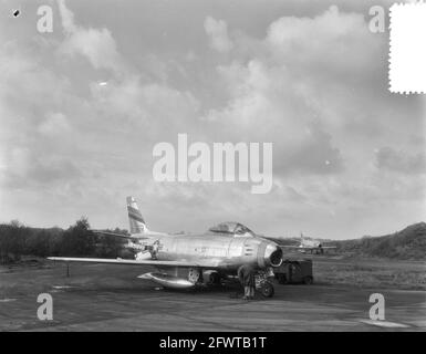 [North American F-86 Sabres of the USAFE 32. Fighter Day Squadron stationed at Soesterberg], 9. November 1954, BEMANNING, STRAALJAGERS, Orte, Niederlande, Foto der Presseagentur des 20. Jahrhunderts, zu erinnerende Nachrichten, Dokumentarfilm, historische Fotografie 1945-1990, visuelle Geschichten, Menschliche Geschichte des zwanzigsten Jahrhunderts, Momente in der Zeit festzuhalten Stockfoto