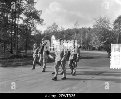 [North American F-86 Sabres of the USAFE 32 ste Fighter Day Squadron stationed at Soesterberg], 9. November 1954, BEMANNING, STRAALJAGERS, Etablissements, Niederlande, Presseagentur des 20. Jahrhunderts, Foto, zu erinnerende Nachrichten, Dokumentarfilm, historische Fotografie 1945-1990, visuelle Geschichten, Menschliche Geschichte des zwanzigsten Jahrhunderts, Momente in der Zeit festzuhalten Stockfoto