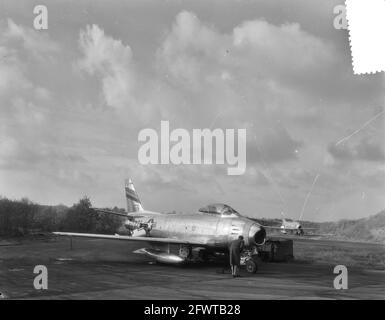 [North American F-86 Sabres of the USAFE 32 ste Fighter Day Squadron stationed at Soesterberg], 9. November 1954, BEMANNING, STRAALJAGERS, Etablissements, Niederlande, Presseagentur des 20. Jahrhunderts, Foto, zu erinnerende Nachrichten, Dokumentarfilm, historische Fotografie 1945-1990, visuelle Geschichten, Menschliche Geschichte des zwanzigsten Jahrhunderts, Momente in der Zeit festzuhalten Stockfoto