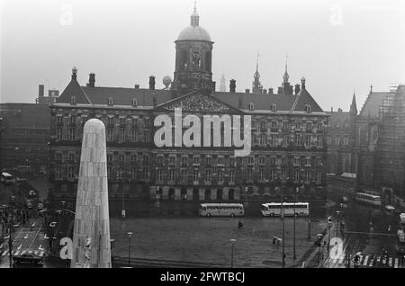 Nr. 11, Palast am Dam-Platz, Amsterdam, Nr. 12, Dam-Platz, April 24, 1969, Paläste, Niederlande, Foto der Presseagentur des 20. Jahrhunderts, News to remember, Dokumentarfilm, historische Fotografie 1945-1990, visuelle Geschichten, Menschliche Geschichte des zwanzigsten Jahrhunderts, Momente in der Zeit festzuhalten Stockfoto