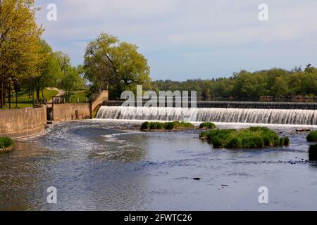 Cambridge, Ontario, Kanada (Hespeler). Speed River Mühle Teich und Damm. Stockfoto