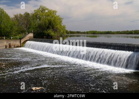 Cambridge, Ontario, Kanada (Hespeler). Speed River Mühle Teich und Damm. Stockfoto