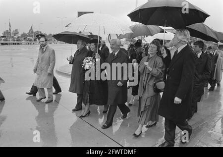 Offizielle Eröffnung der Autobahn A73/A77 durch Königin Beatrix und Präsident von Weizsacker, links: Einert (Bundesangelegenheiten) und rechts: Smit Kroes, 22. Oktober 1986, Kommissierungen, Autobahnen, queens, Niederlande, Presseagentur des 20. Jahrhunderts, Foto, zu erinnerende Nachrichten, Dokumentarfilm, historische Fotografie 1945-1990, visuelle Geschichten, Menschliche Geschichte des zwanzigsten Jahrhunderts, Momente in der Zeit festzuhalten Stockfoto