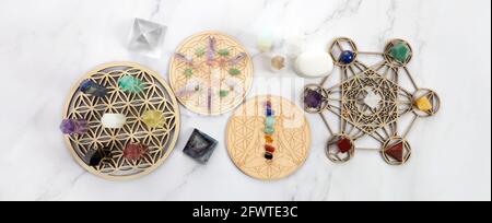 Meditation, reiki und spirituelle Heilung Hintergrund. Gitter für heilende Kristalle. Stockfoto