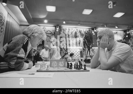 Ohra-Schachturnier in Amsterdam; Chandler gegen Goelko, 13. August 1987, Schach, Niederlande, Presseagentur des 20. Jahrhunderts, Foto, Nachrichten zum erinnern, Dokumentarfilm, historische Fotografie 1945-1990, visuelle Geschichten, Menschliche Geschichte des zwanzigsten Jahrhunderts, Momente in der Zeit festzuhalten Stockfoto