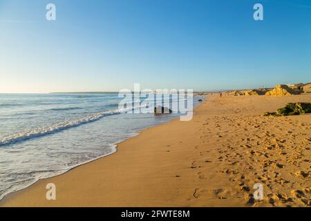 Schöner Strand in der Nähe von Portimao, Algarve, Portugal Stockfoto