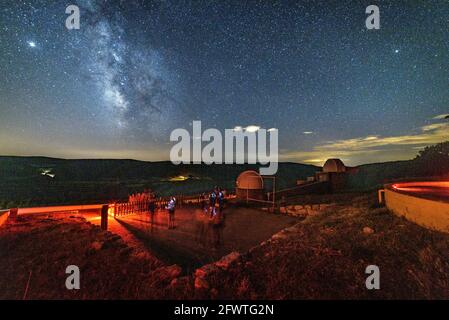 Außenansicht des Parc Astronòmic del Montsec (La Noguera, Katalonien, Spanien) ESP: Exteriores del Parc Astronòmic del Montsec (Cataluña, España) Stockfoto