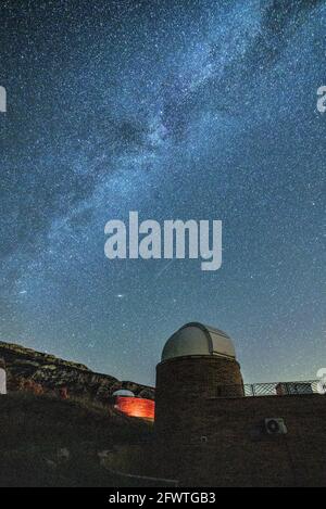 Außenansicht des Parc Astronòmic del Montsec (La Noguera, Katalonien, Spanien) ESP: Exteriores del Parc Astronòmic del Montsec (Cataluña, España) Stockfoto