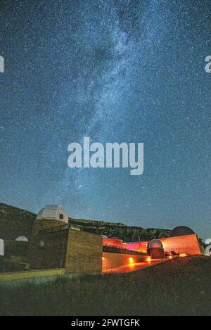 Außenansicht des Parc Astronòmic del Montsec (La Noguera, Katalonien, Spanien) ESP: Exteriores del Parc Astronòmic del Montsec (Cataluña, España) Stockfoto