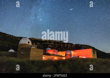 Außenansicht des Parc Astronòmic del Montsec (La Noguera, Katalonien, Spanien) ESP: Exteriores del Parc Astronòmic del Montsec (Cataluña, España) Stockfoto