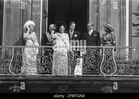 Prinsjesdag, Opening States General, Königsfamilie auf Balkon lange Voorhout Palace, 19. September 1972, Balkone, Familien, Niederlande, Presseagentur des 20. Jahrhunderts, Foto, Nachrichten zum erinnern, Dokumentarfilm, historische Fotografie 1945-1990, visuelle Geschichten, Menschliche Geschichte des zwanzigsten Jahrhunderts, Momente in der Zeit festzuhalten Stockfoto