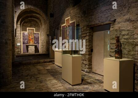 Gemälde und skulpturale Details in der romanischen Kirche Sant Climent de Taüll (Boí-Tal, Katalonien, Spanien, Pyrenäen) Stockfoto