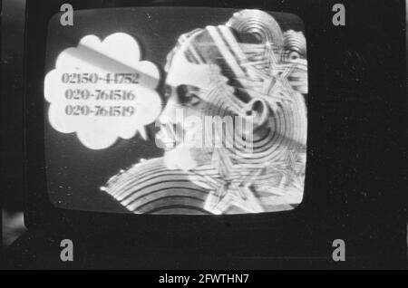 Rundfunk-Emblem VPRO und Werbetexte (Telefonnummern, 16. März 1973, Niederlande, Foto der Presseagentur des 20. Jahrhunderts, zu erinnerende Nachrichten, Dokumentation, historische Fotografie 1945-1990, visuelle Geschichten, Menschliche Geschichte des zwanzigsten Jahrhunderts, Momente in der Zeit festzuhalten Stockfoto