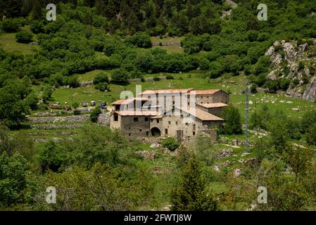 CAL Jan de la Llosa Landhaus, einer der Orte, an denen die Trekking Camí dels Bons Homes im Llosa Tal passiert (Cerdanya, Katalonien, Spanien) Stockfoto