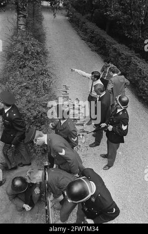 Ambonese Occupy Residenz des indonesischen Botschafters, Wassenaar, 31. August 1970, Berufe, Waffen, Niederlande, Foto der Presseagentur des 20. Jahrhunderts, zu erinnerende Nachrichten, Dokumentarfilm, historische Fotografie 1945-1990, visuelle Geschichten, Menschliche Geschichte des zwanzigsten Jahrhunderts, Momente in der Zeit festzuhalten Stockfoto