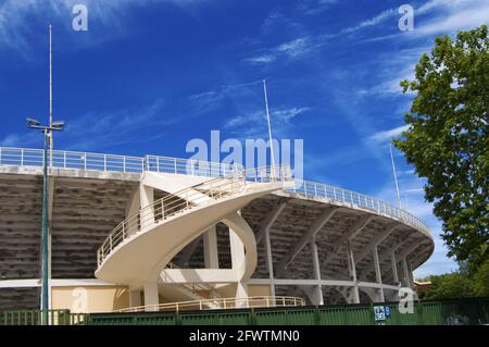 Florenz, Toskana, Italien - Wendeltreppe, „Artemio Franchi“-Stadion, entworfen 1929 von Pierluigi Nervi. Stockfoto