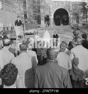 Enthüllung der Statue der Nicolaas-Rüben auf dem Museumplein durch Mitglieder von Huldejaars, 5. November 1962, Skulpturen, Mitglieder, Enthüllungen, Niederlande, Presseagentur des 20. Jahrhunderts, Foto, Nachrichten zum erinnern, Dokumentarfilm, historische Fotografie 1945-1990, visuelle Geschichten, Menschliche Geschichte des zwanzigsten Jahrhunderts, Momente in der Zeit festzuhalten Stockfoto