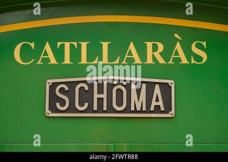 Tren del Ciment, am Bahnhof Clot del Moro. Die Lokomotive trägt den Namen Catllaràs (Castellar de N'Hug, Katalonien, Spanien) Stockfoto