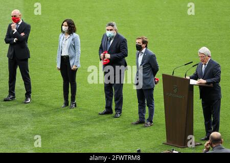 Luis Rubiales, Präsident von RFEF, Isabel Diaz Ayuso, Präsidentin der Gemeinde Madrid, Jose Manuel Rodriguez Uribes, Minister für Kultur und Sport, Jose Luis Martinez Almeida, Bürgermeister von Madrid, und Enrique Cerezo, Präsident von Atletico de Madrid während der spanischen Meisterschaft La Liga 2020/2021, Siegerehrung der Champions Trophy im Wanda Metropolitano Stadion am 23. Mai 2021 in Madrid, Spanien - Foto Irina R Hipolito / Spanien DPPI / DPPI / LiveMedia Stockfoto