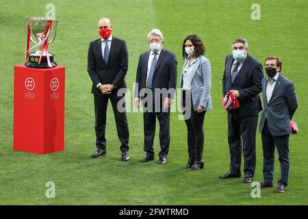 Luis Rubiales, Präsident von RFEF, Enrique Cerezo, Präsident von Atletico de Madrid, Isabel Diaz Ayuso, Präsidentin der Gemeinde Madrid, Jose Manuel Rodriguez Uribes, Minister für Kultur und Sport und Jose Luis Martinez Almeida, Bürgermeister von Madrid während der spanischen Meisterschaft La Liga 2020/2021, Siegerehrung der Champions Trophy im Wanda Metropolitano Stadion am 23. Mai 2021 in Madrid, Spanien - Foto Irina R Hipolito / Spanien DPPI / DPPI / LiveMedia Stockfoto