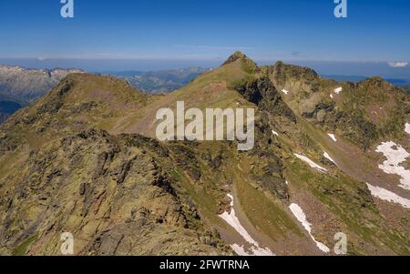 Blick vom Gipfel des Pic de l'Étang Fourcat (Pyrenäen, Andorra) ESP: Vistas desde el Pic de l'Étang Fourcat (Pirineos, Andorra) Stockfoto