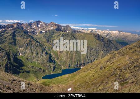 Blick vom Gipfel des Pic de l'Étang Fourcat (Pyrenäen, Andorra) ESP: Vistas desde el Pic de l'Étang Fourcat (Pirineos, Andorra) Stockfoto