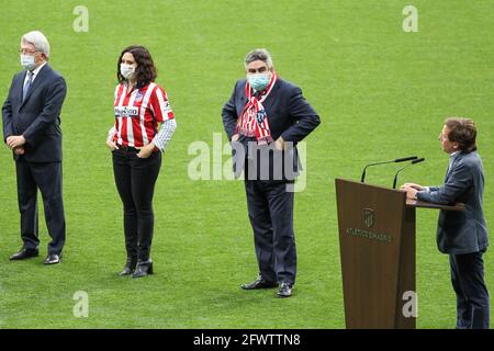 Enrique Cerezo, Präsident von Atletico de Madrid, Isabel Diaz Ayuso, Präsidentin der Gemeinde Madrid, Jose Manuel Rodriguez Uribes, Minister für Kultur und Sport und Jose Luis Martinez Almeida, Bürgermeister von Madrid während der spanischen Meisterschaft La Liga 2020/2021, Siegerehrung der Champions Trophy im Wanda Metropolitano Stadion am 23. Mai 2021 in Madrid, Spanien - Foto Irina R Hipolito / Spanien DPPI / DPPI / LiveMedia Stockfoto