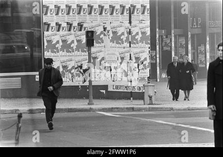 Portugal, Politik, Straßenszenen usw.; Slogans politischer Parteien auf Straßen mit Plakaten, 11. Februar 1975, Plakate, Politik, Politische Parteien, Niederlande, Foto der Presseagentur des 20. Jahrhunderts, Nachrichten zur Erinnerung, Dokumentarfilm, historische Fotografie 1945-1990, visuelle Geschichten, Menschliche Geschichte des zwanzigsten Jahrhunderts, Momente in der Zeit festzuhalten Stockfoto