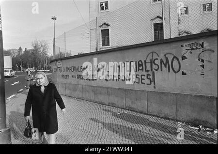 Portugal, Politik, Straßenszenen usw.; Slogans politischer Parteien auf den Straßen, 11. Februar 1975, POLITIK, Niederlande, 20. Jahrhundert Presseagentur Foto, Nachrichten zu erinnern, Dokumentarfilm, historische Fotografie 1945-1990, visuelle Geschichten, Menschliche Geschichte des zwanzigsten Jahrhunderts, Momente in der Zeit festzuhalten Stockfoto