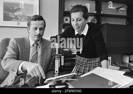 Assignment Audet News Service. Herr Groenevelt (r.) Flieger des Clubs Dakota / Anne Cor Groenevekd, 23. April 1982, Niederlande, Foto der Presseagentur des 20. Jahrhunderts, zu erinnerende Nachrichten, Dokumentation, historische Fotografie 1945-1990, visuelle Geschichten, Menschliche Geschichte des zwanzigsten Jahrhunderts, Momente in der Zeit festzuhalten Stockfoto