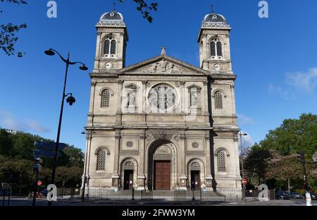 Kirche Saint-Francois-Xavier vom Boulevard des Invalides in Paris aus gesehen. Stockfoto