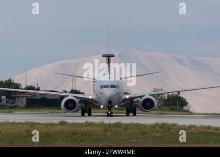 KONYA, TÜRKEI - 08 2016. Juni: Mehrere Flugzeuge der türkischen Luftwaffe, darunter Boeing 737 AEW&C, versammeln sich zu einer militärischen Übung, die als Anatolischer Adler bekannt ist. Stockfoto