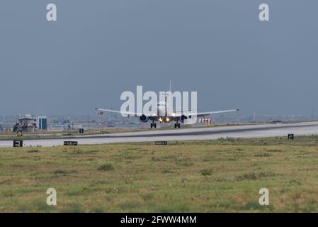 KONYA, TÜRKEI - 08 2016. Juni: Mehrere Flugzeuge der türkischen Luftwaffe, darunter Boeing 737 AEW&C, versammeln sich zu einer militärischen Übung, die als Anatolischer Adler bekannt ist. Stockfoto