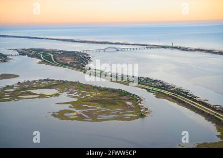 Luftaufnahme über Nassau County auf Long Island New York Mit Blick auf den historischen Jones Beach State Park Stockfoto