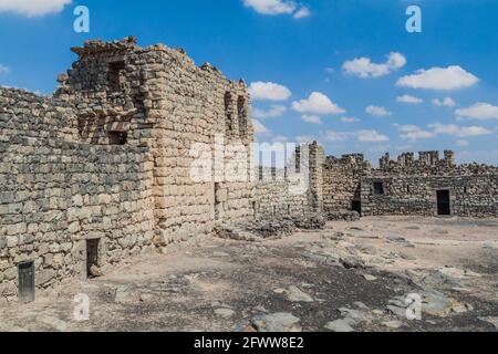 Zerstörte Mauern von Qasr al-Azraq Blaue Festung, Fort in der Wüste des östlichen Jordans gelegen. Stockfoto