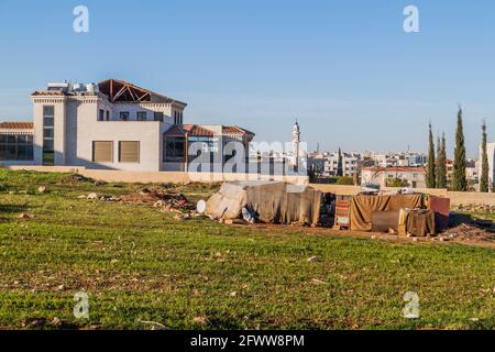 Ansicht einer kleinen Shantytown in Amman Vororten, Jordanien Stockfoto