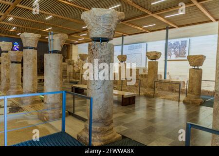 MOUNT NEBO, JORDANIEN - 21. MÄRZ 2017: Innenraum der Moses Memorial Kirche am Berg Nebo. Stockfoto