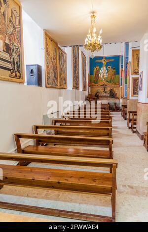 MADABA, JORDANIEN - 21. MÄRZ 2017: Innenansicht der St.-Georg-Kirche in Madaba, Jordanien Stockfoto